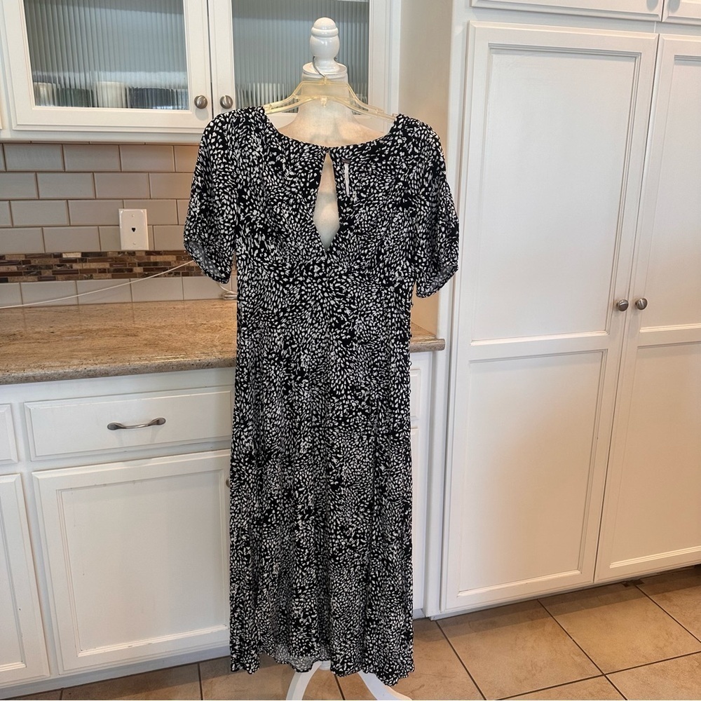 Free People Black White Looking for Love Short Sleeve Midi Dress Size 4 - Picture 2 of 12